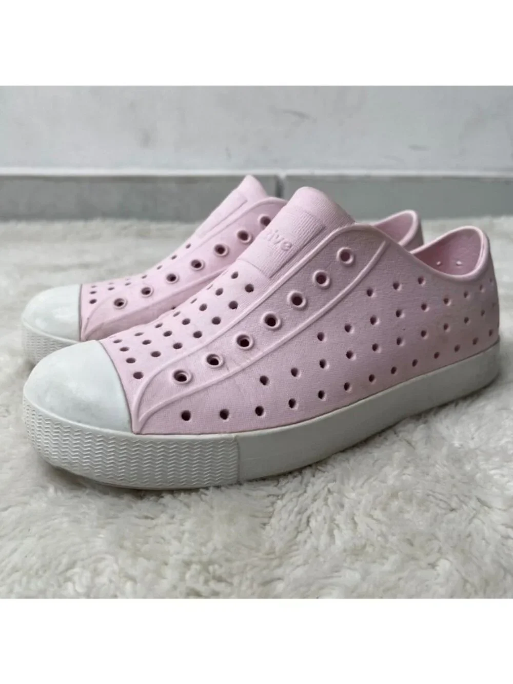 Native Shoes Jefferson Kids Size J3 Pink Slip Washable Sneakers Loafers
